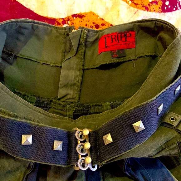 RARE 90’s VTG. TRIPP NYC GREEN & BLACK PLEATED MINI SKIRT W/STRAPS-LG~LIKE NEW - Picture 8 of 16